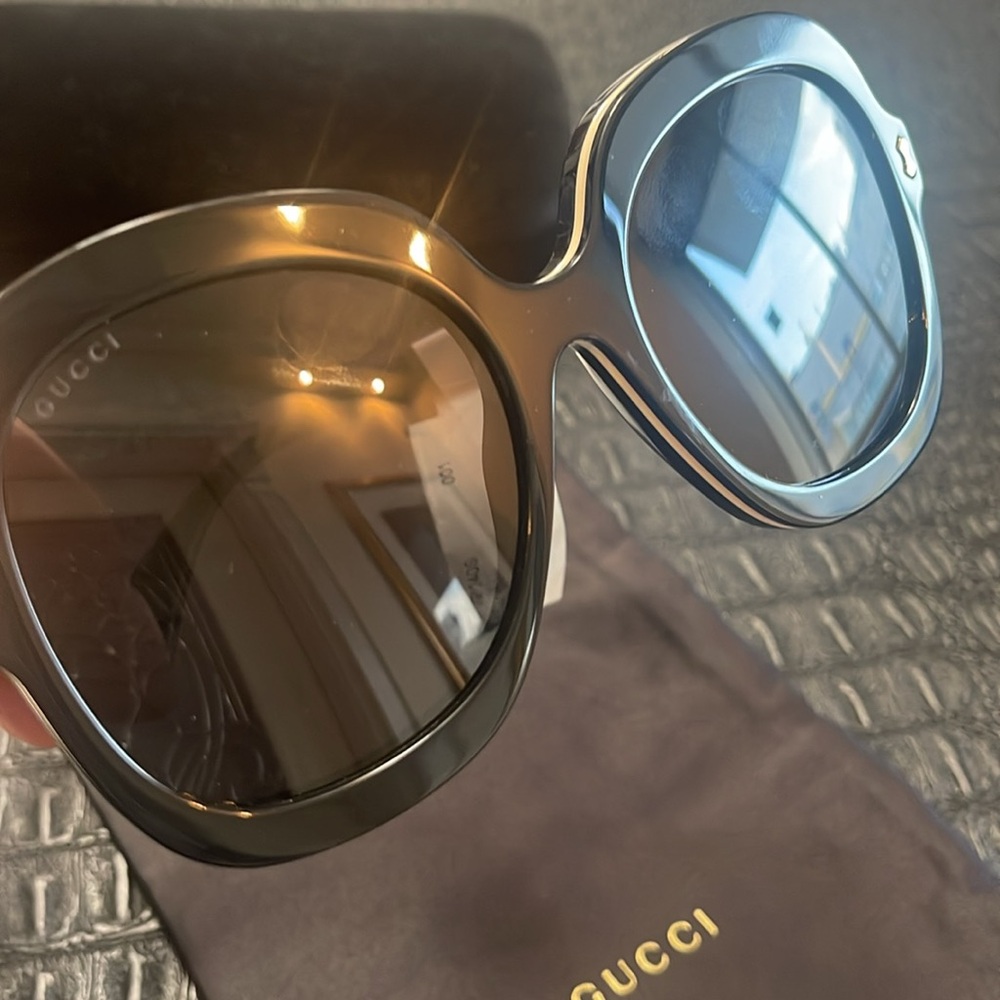 GUCCI  Black Sunglasses GG1240S with Case